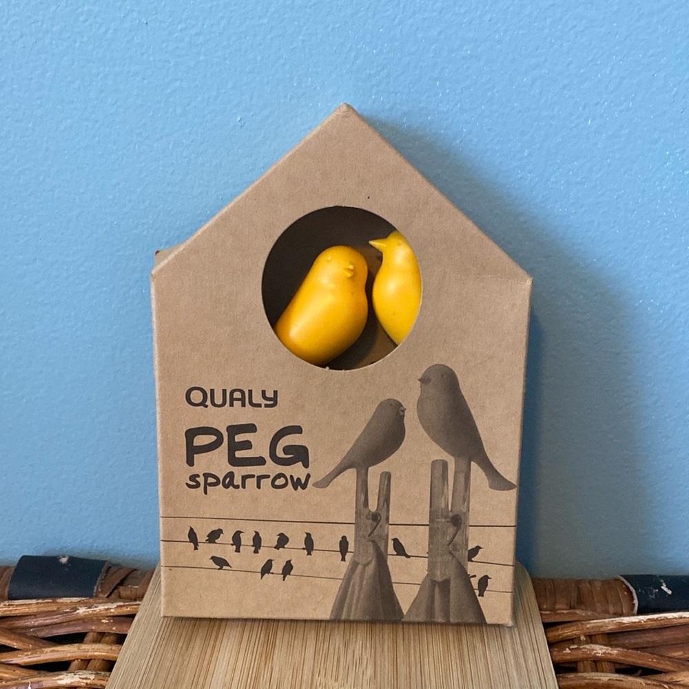 Qualy Design Gold Peg Sparrow Bird Clothespins Clips